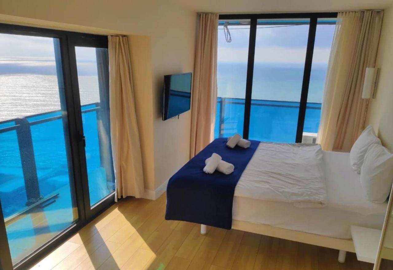 Orbi City Sea View Aparthotel 巴统 外观 照片